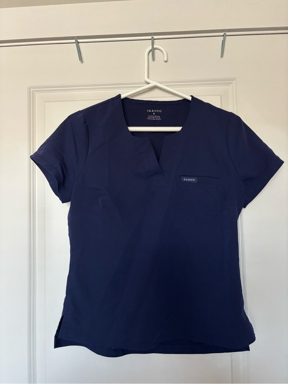 Jaanuu Women's Navy Notch-Neck Short-Sleeve Scrub Top